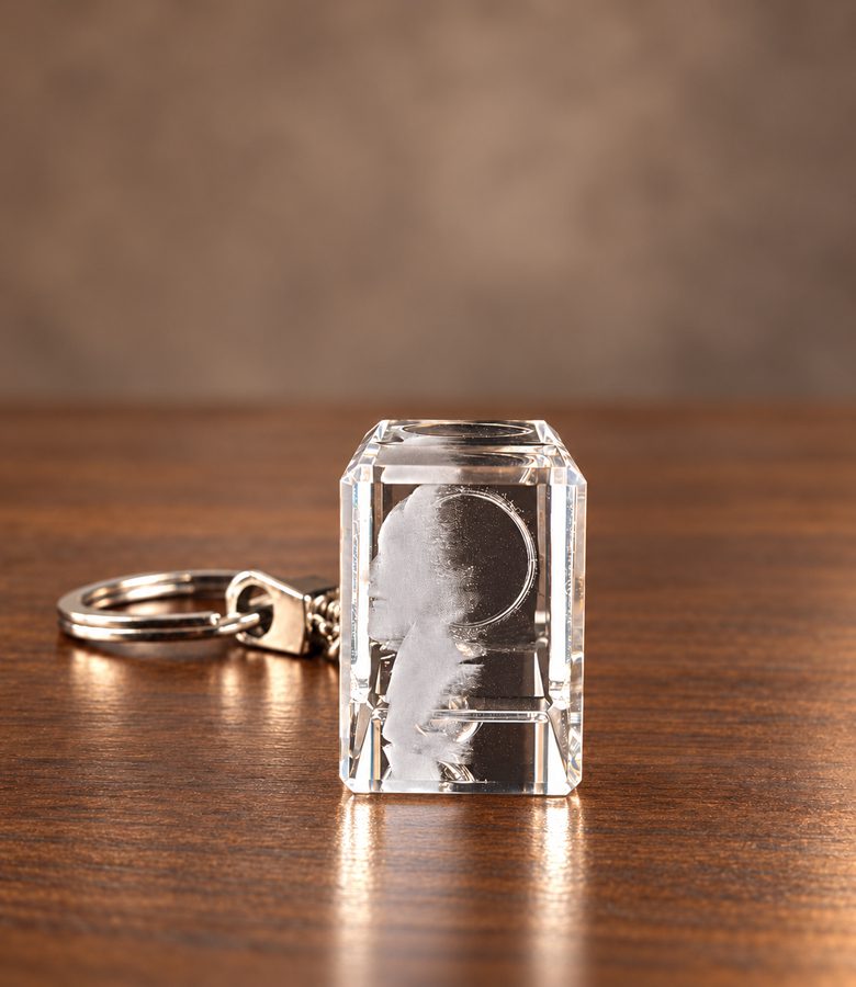 3D foto in glas - sleutelhanger met 2 portretten -zijaanzicht