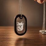 Foto in glas hondenpenning met witte hondengravure