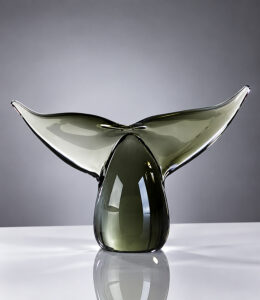 Glazen walvisvin - decoratieve walvisstaart van grijs glas