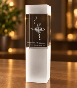 Award "Pilaar White" met 3D gravure - 18 cm
