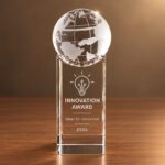 award wereldbol op sokkel