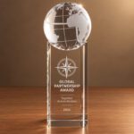 award wereldbol op sokkel