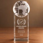 award wereldbol op sokkel
