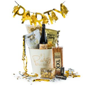 Kerstpakket Party Bucket met druivensap en snacks